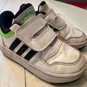 TODDLER BOYS ADIDAS 8C WHITE BLACK AND NEON GREEN